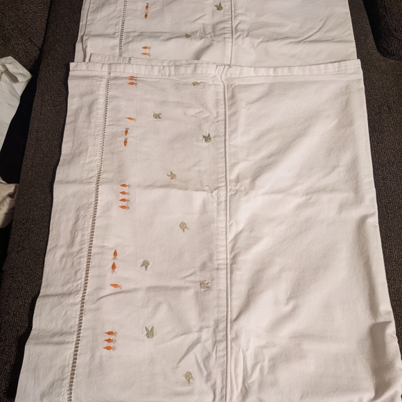 Susan Turner 'Cats and Carrots ' embroidered crib set - Picture 6 of 9